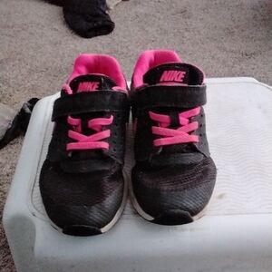 Nike Kids Sneakers in Black and Pink